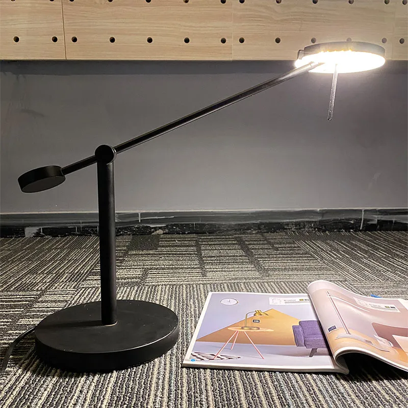 Berapa kisaran kecerahan lampu meja yang baik untuk mata?